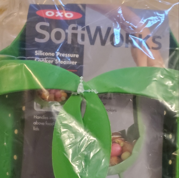 Bundle of 3 OXO SoftWorks Silicone Steamers - green - Picture 4 of 12